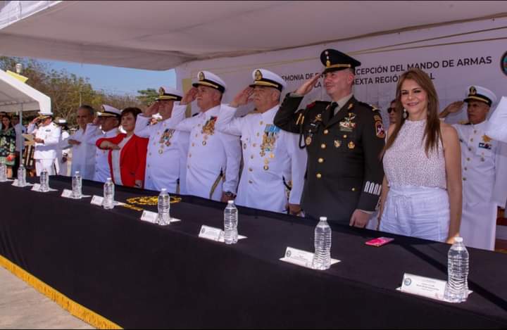 Rosy Urbina asiste a ceremonia de cambio de mando en la XVI Región Naval