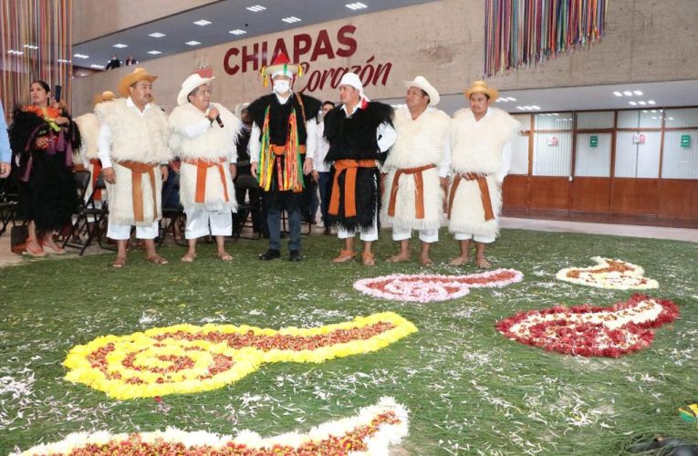 Conmemora Rutilio Escandón el Día Internacional de las Lenguas Maternas