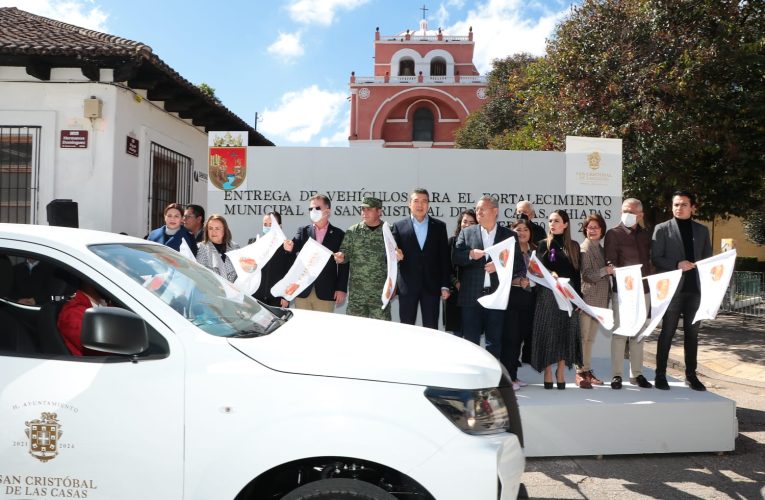 Rutilio Escandón da banderazo de salida al nuevo parque vehicular del Ayuntamiento de San Cristóbal de Las Casas