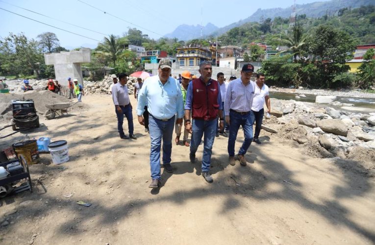 Avanza construcción del Puente Ixhuatán: Ángel Torres
