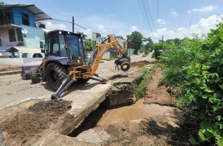 AYUNTAMIENTO DE TAPACHULA DESAZOLVA CANAL PLUVIAL EN COLONIA SAN AGUSTÍN