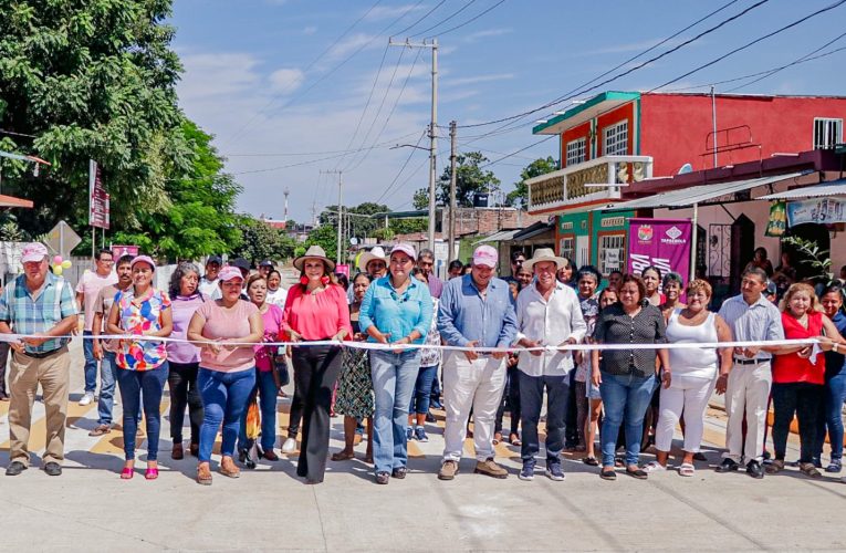 ROSY URBINA ENTREGA CALLE DE PAVIMENTACIÓN MIXTA EN COLONIA PINTORESCO