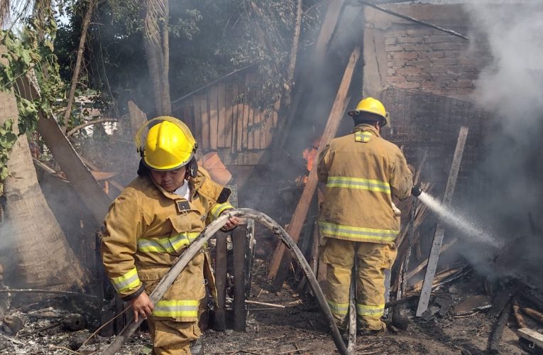 PROTECCIÓN CIVIL SOFOCA INCENDIO EN CASA HABITACIÓN DE PUERTO MADERO