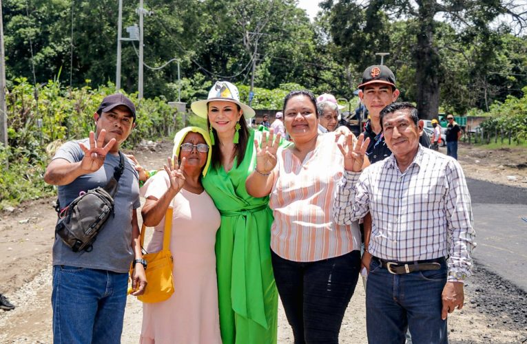 ROSY URBINA SUPERVISA OBRA DE MANTENIMIENTO DE CONCRETO ASFÁLTICO EN SAN NICOLÁS LAGARTERO