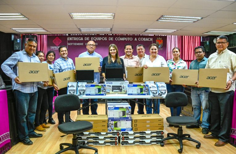 AYUNTAMIENTO DE TAPACHULA ENTREGA EQUIPO PARA UNIVERSIDAD VIRTUAL DE LA UNACH EN PAVENCUL