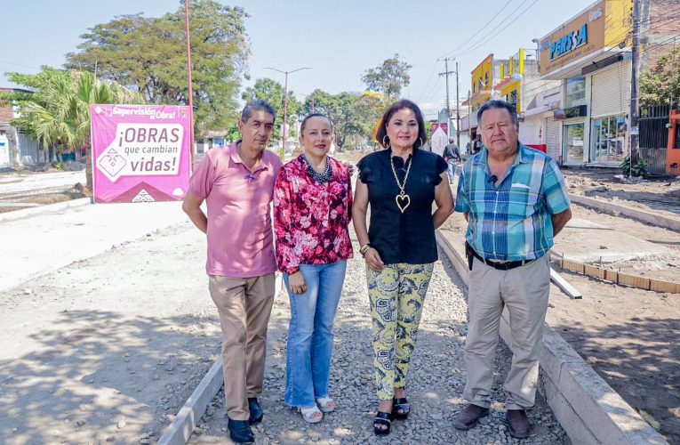 SUPERVISA AYUNTAMIENTO DE TAPACHULA AVANCE FÍSICO DE LA PAVIMENTACIÓN HIDRÁULICA DE CALLES EN COLONIA 5 DE FEBRERO