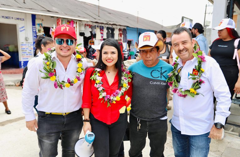 Katy Aguiar recorre Cacahoatán junto a Fernel Gálvez aspirante a diputado federal por el PT