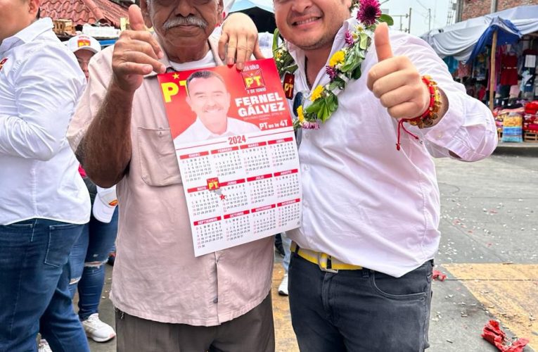 Rafael Inchong recorre mercado y San Vicente junto a candidato a diputado federal Fernel Gálvez 