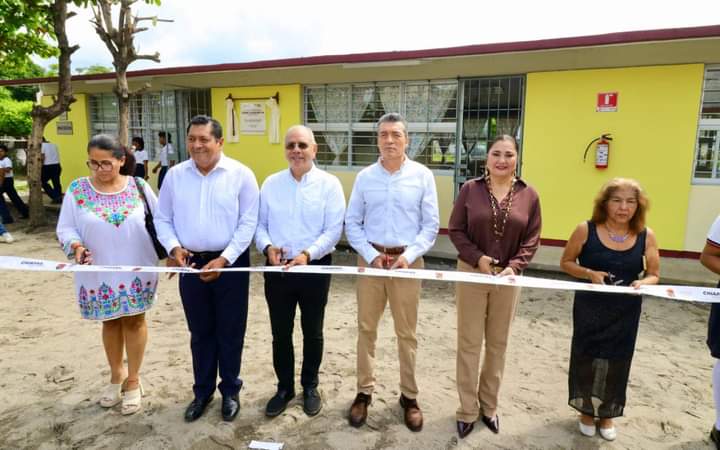 Ayuntamiento de Tapachula atestigua entrega de aulas por parte del gobernador Rutilio Escandón Cadenas