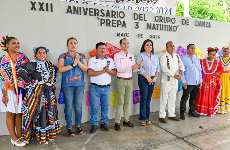 ASISTE AYUNTAMIENTO COMO INVITADO AL ANIVERSARIO DE GRUPO DANCÍSTICO EN PREPARATORIA DE TAPACHULA