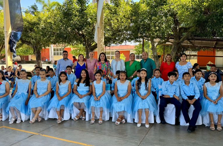 ASISTEN GLADIOLA SOTO SOTO Y PRESIDENTA DEL DIF MUNICIPAL NORA RAQUEL SOTO A CEREMONIA DE CLAUSURA DE CICLO ESCOLAR EN PRIMARIA