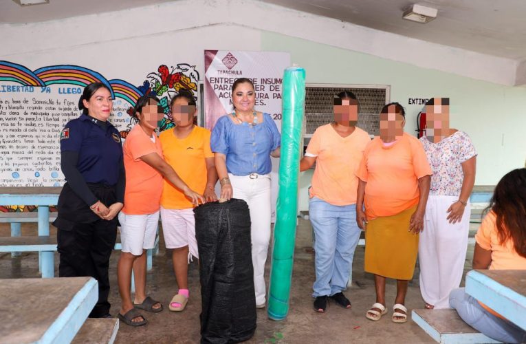 ENTREGA AYUNTAMIENTO INSUMOS PARA TALLER DE ACUICULTURA EN EL CERSS NÚMERO 4 DE TAPACHULA