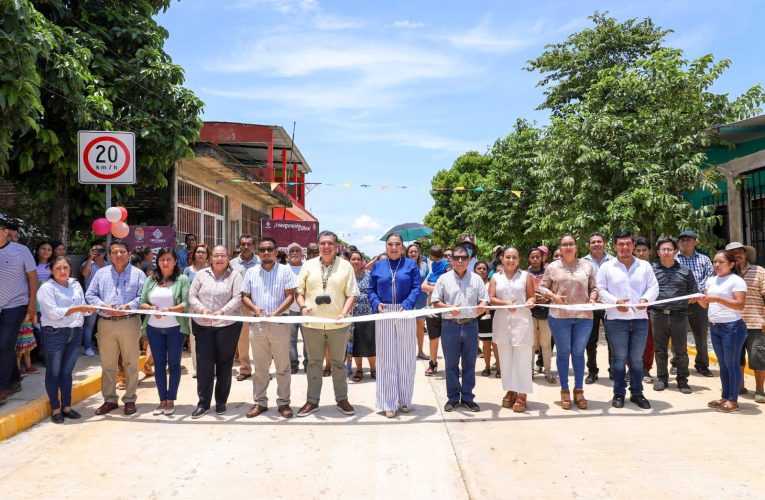 INAUGURA AYUNTAMIENTO DE TAPACHULA PAVIMENTACIÓN HIDRÁULICA EN COLONIA 12 DE OCTUBRE